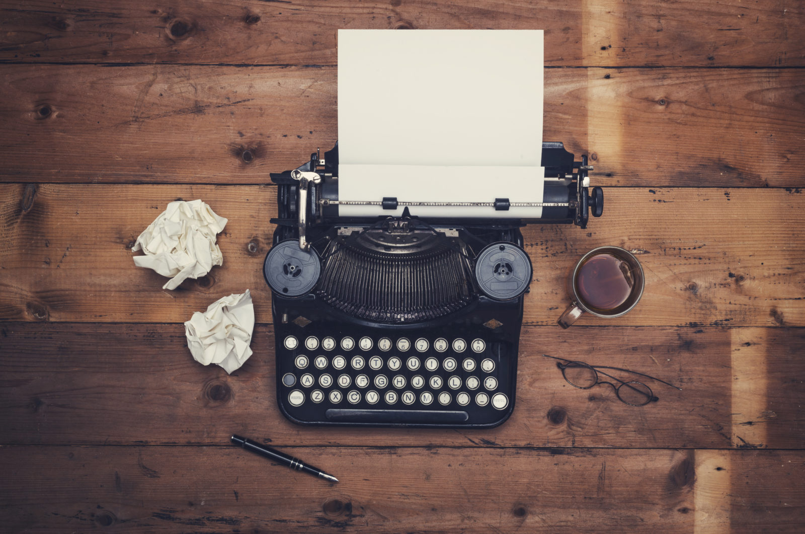 Retro Typewriter - 4 Tips on Writing Online Content - Blogkid - Bigkid Agency's blog